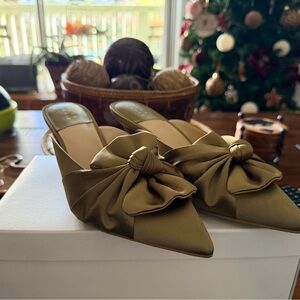 Elegant Olive Green Women's Mules